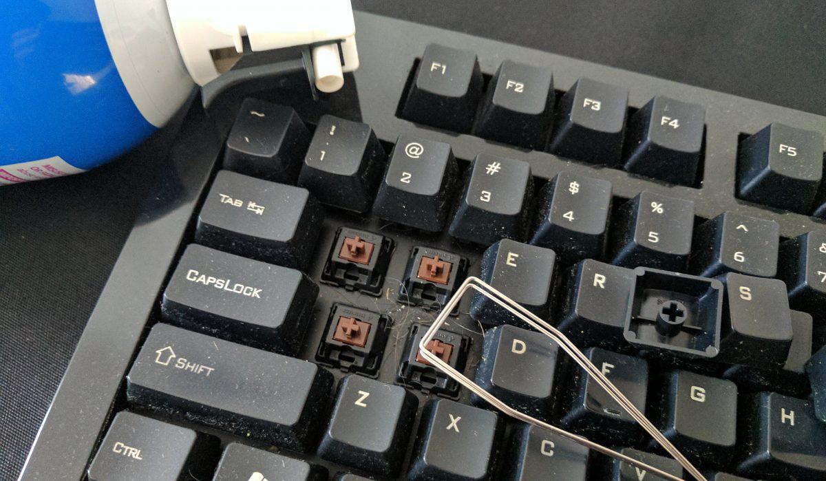 Clean keyboard with compressed air